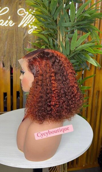 Perruque bouclée rouge