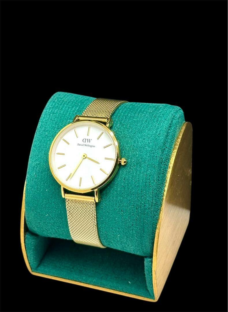 Montre élégante en acier inoxydable