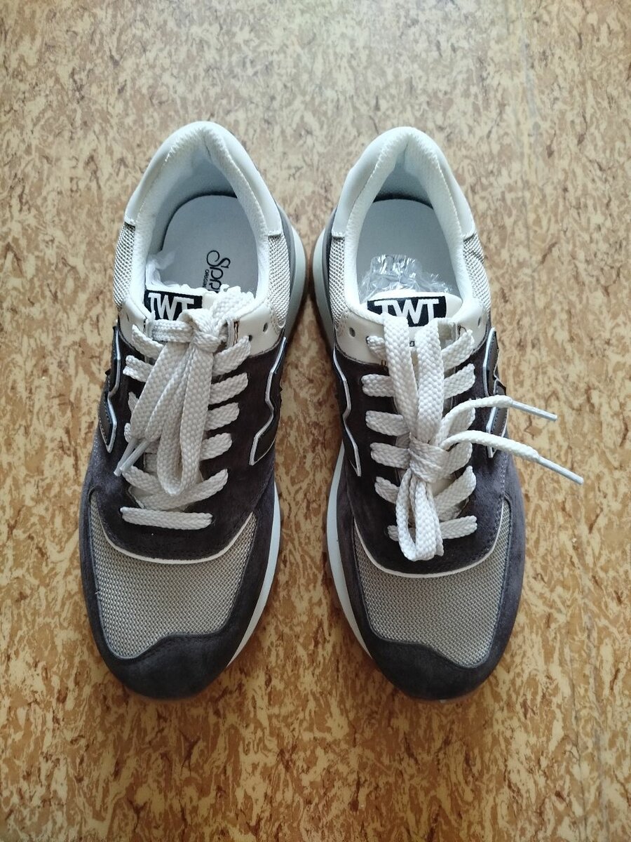 Кроссовки женские