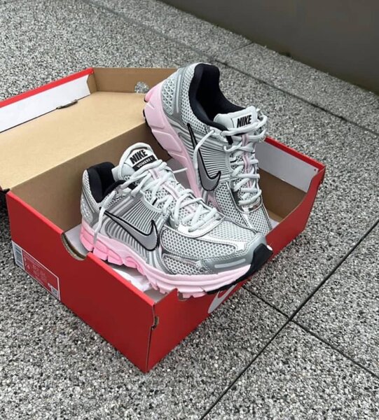 Baskets Nike gris rose