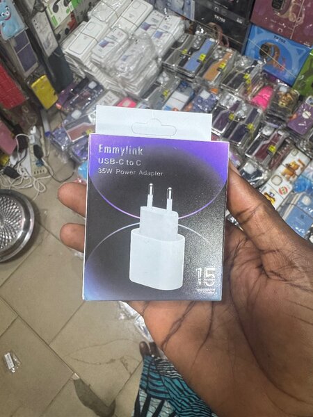 Chargeur type c et iPhone original