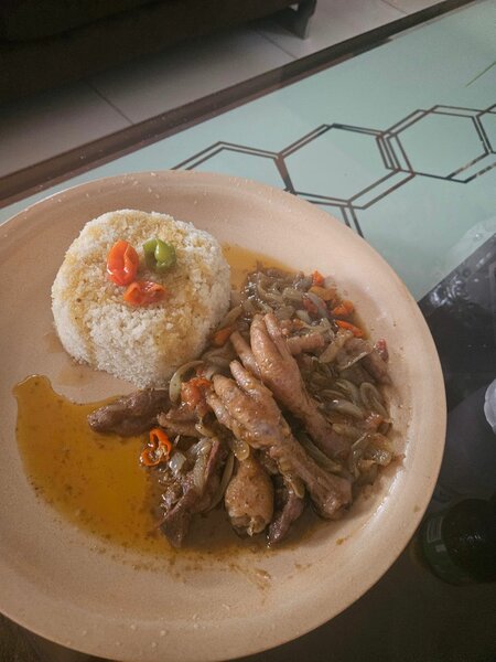 Repas délicieux :attieke-patte