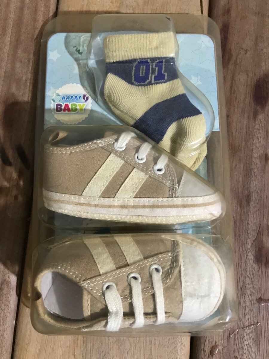 Lot Chaussures et Chaussettes Bébé