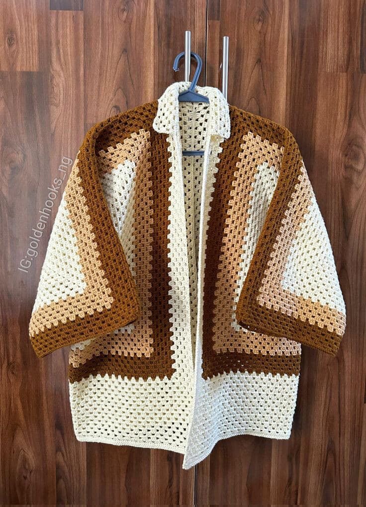 Cardigan en Crochet Élégant