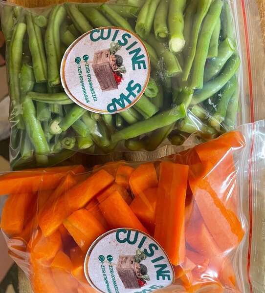 Haricots verts et carottes en lamelles