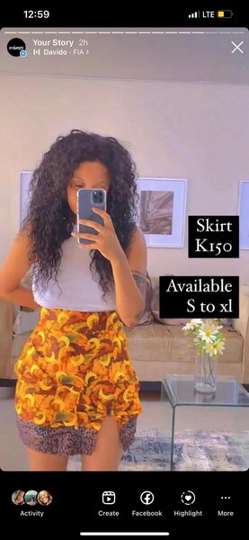 Women's mini skirt with yellow print