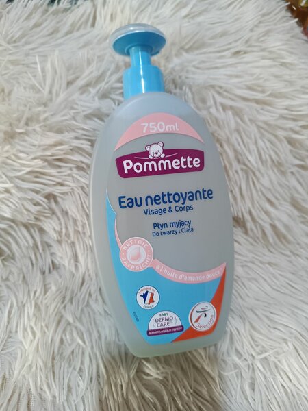 Eau nettoyante bleu