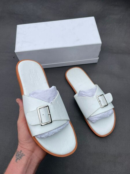 Sandales en cuir moderne