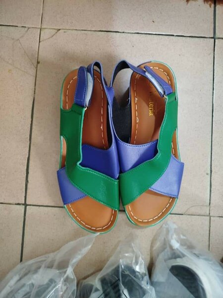 Sandales en cuir colorées