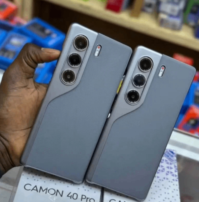 Tecno Camon 40 Pro - Smartphone