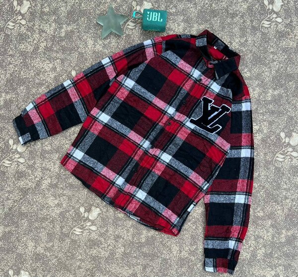 Stylish men's shirt with long sleeves