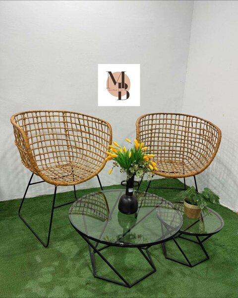 Chaises en osier élégantes