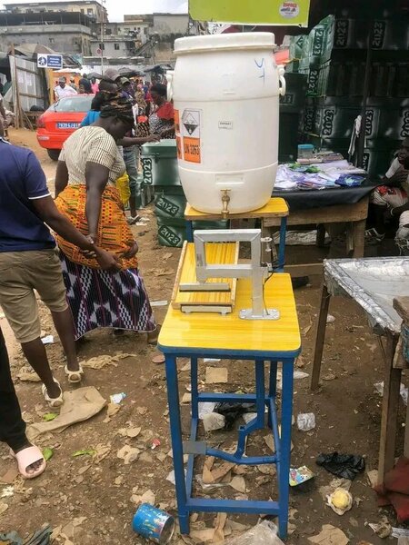 Distributeur d'eau manuel avec robinet