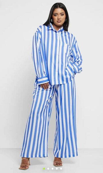 Pyjama rayé bleu et blanc