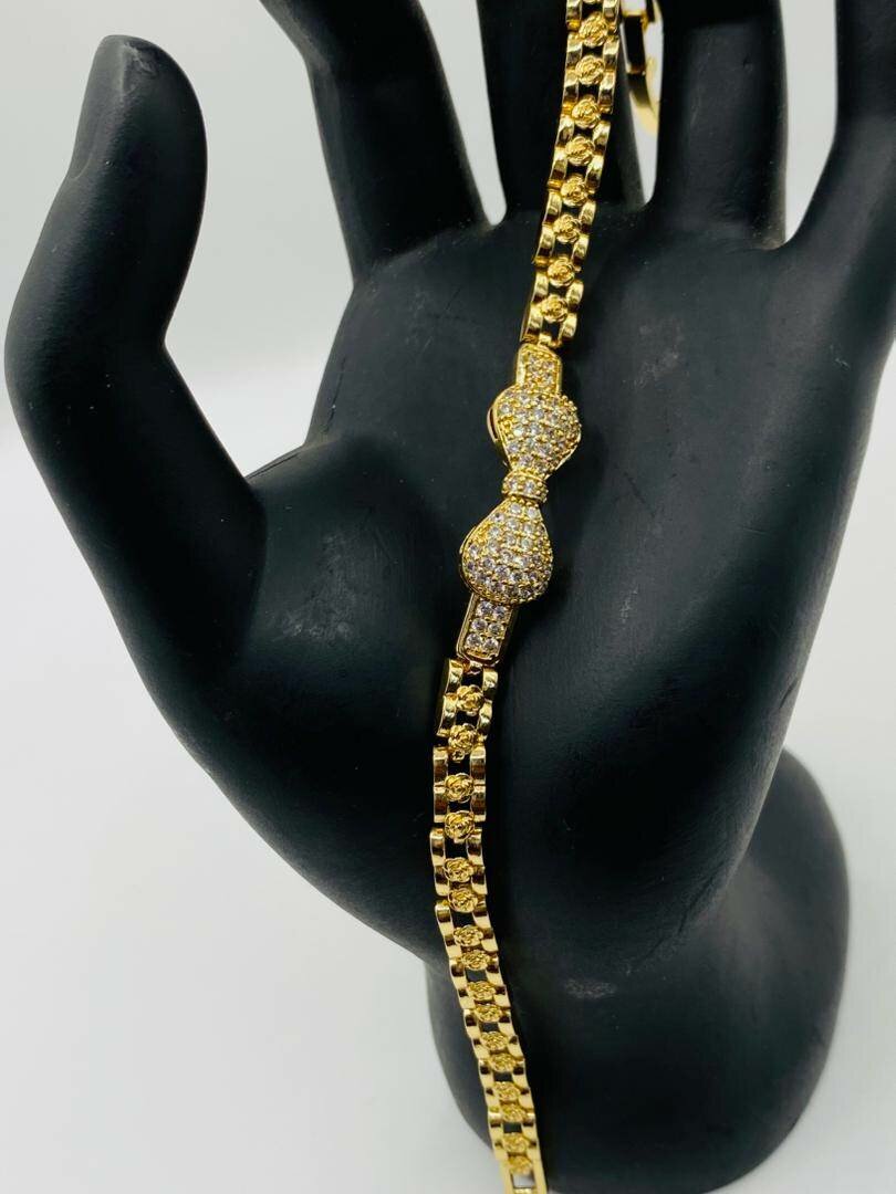 Bracelet en or avec zircons