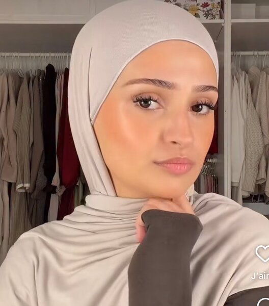 Hijab élégant en couleur