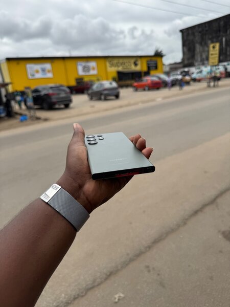 Samsung galaxy s23 ultra une puce et esim