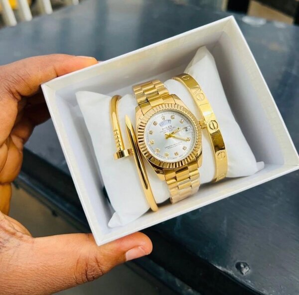 Montre dorée élégante