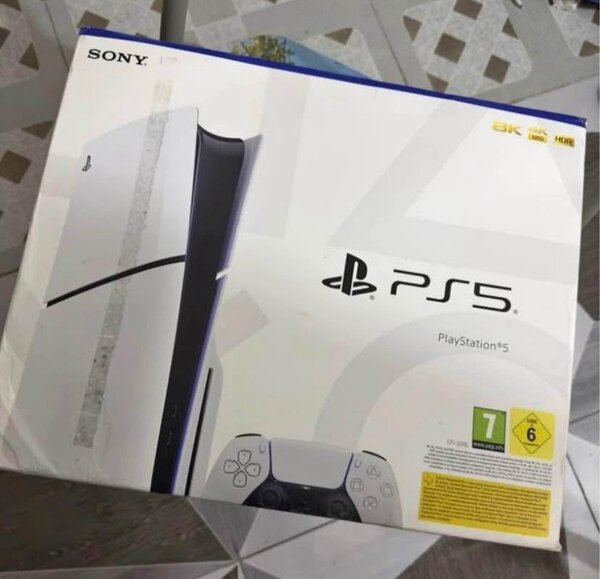 Ps5 slin avec tout ces accessoires au complet avec tout ces