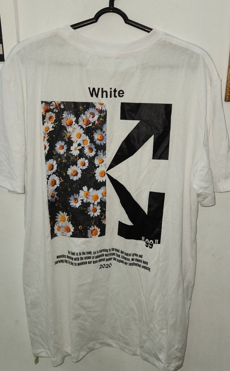 T-shirt blanc à imprimé floral