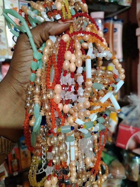 Colliers en perles colorés