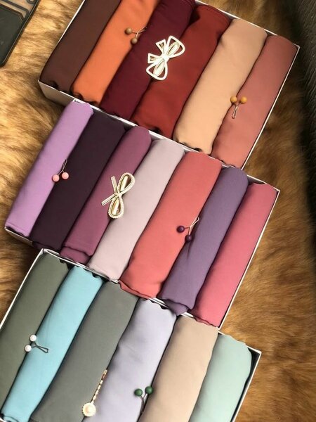 Écharpes en soie colorées