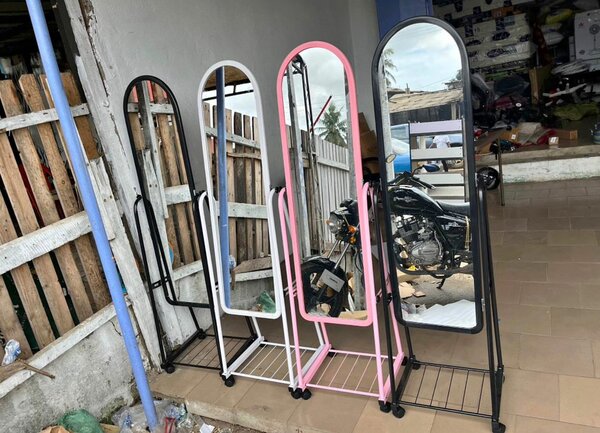 Miroir sur pied design