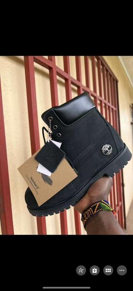 Bottes noires robustes