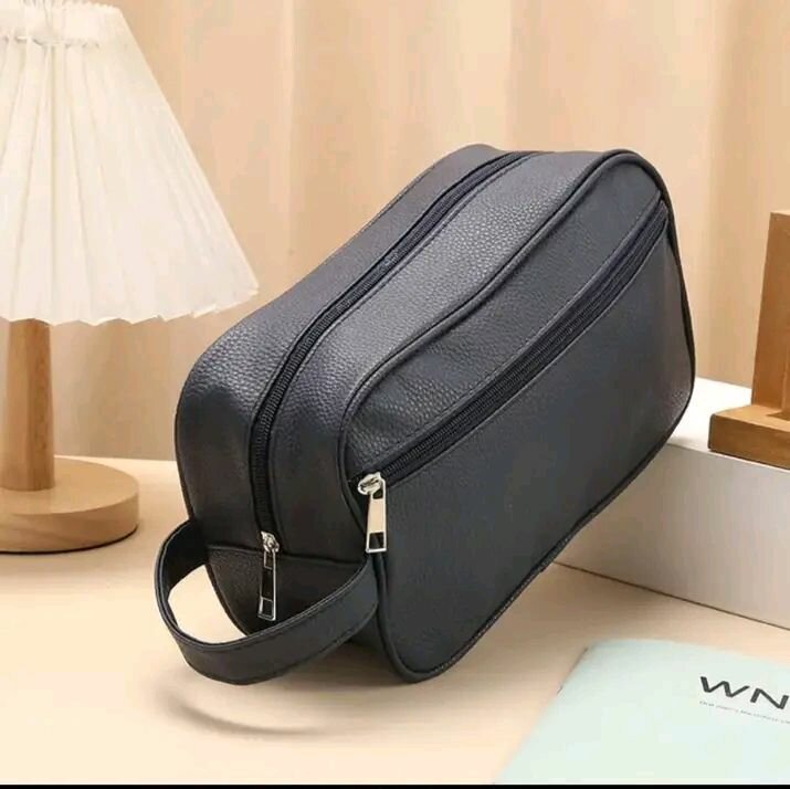 Trousse de toilette en cuir