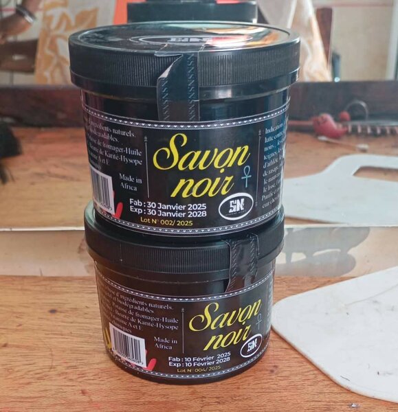 Deux boîtes du savons noir