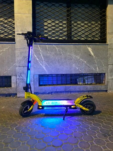 Trottinette électrique lumineuse