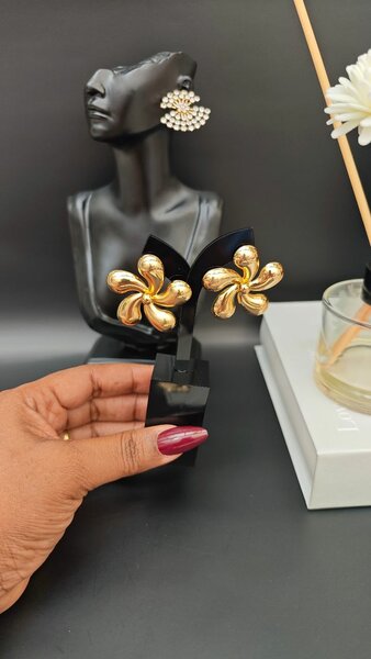 Boucles d'oreilles florales dorées