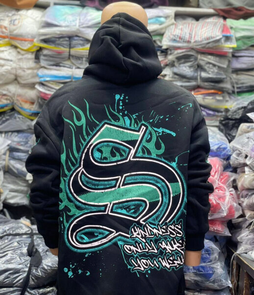 Sweat à capuche noir graffiti