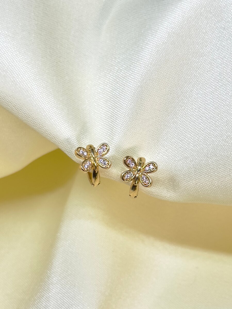 Boucles d'oreilles créoles dorées élégantes