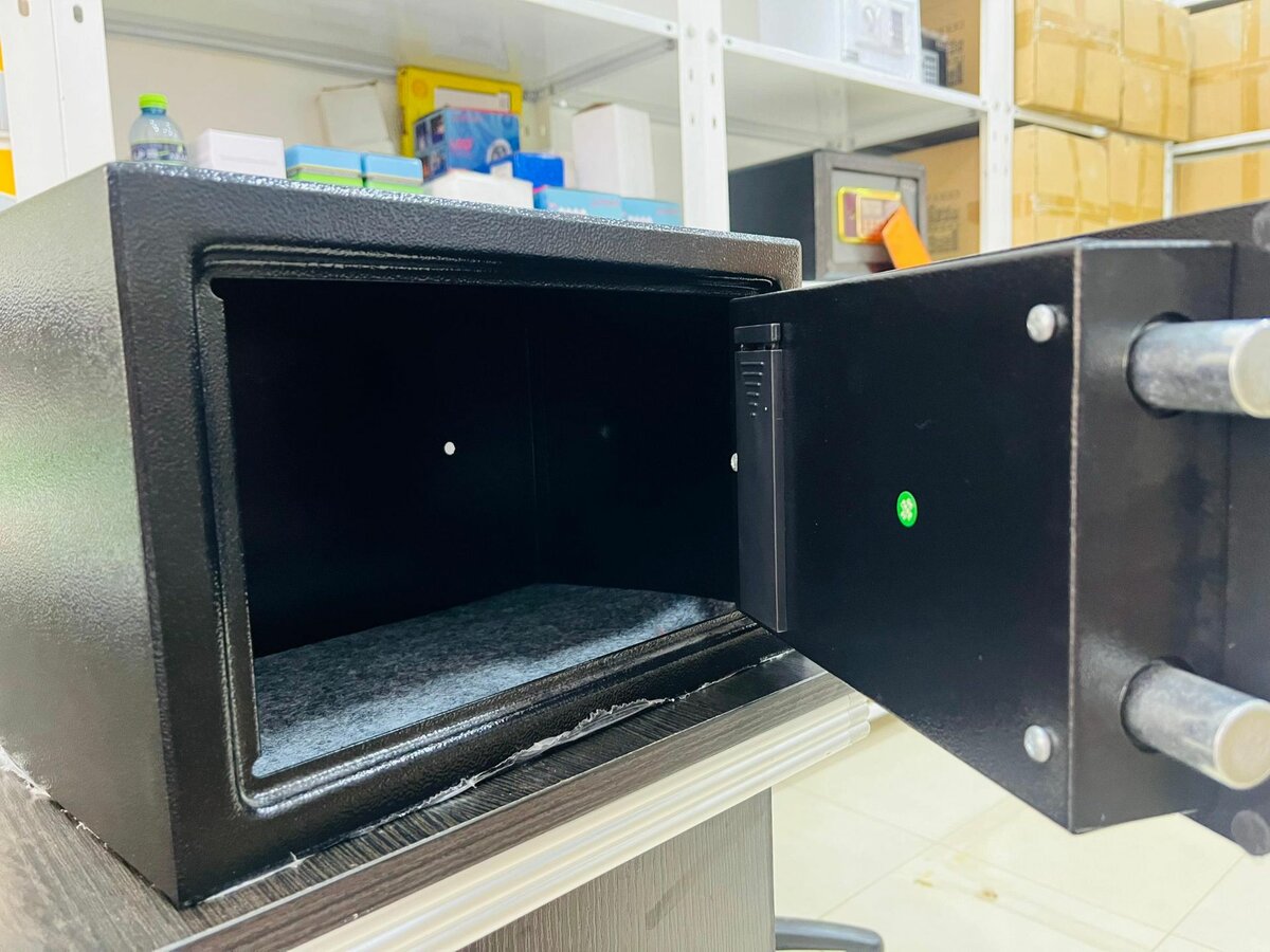 20E Digital Safe Locker Box