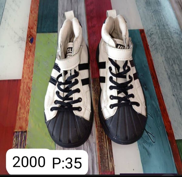 Chaussures rouges élégantes