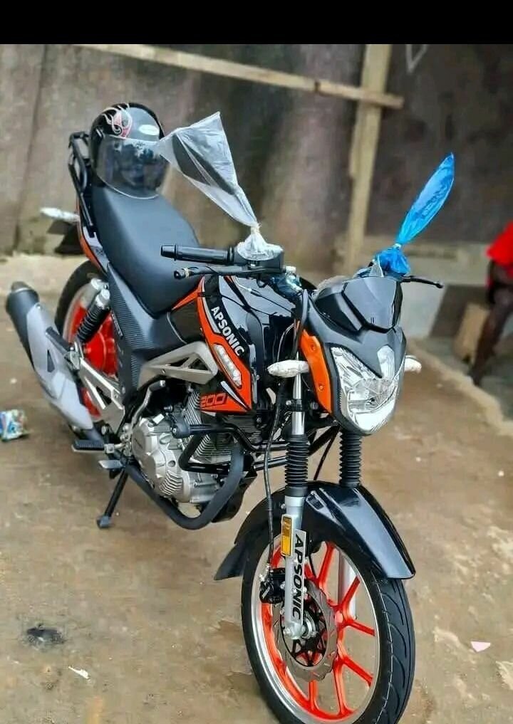 Moto Apsonic rouge et noir