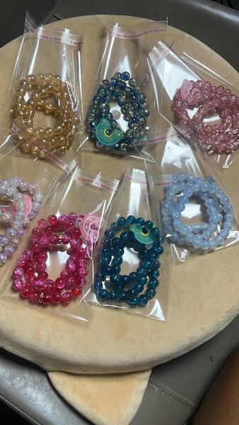 Bracelets en perles colorées