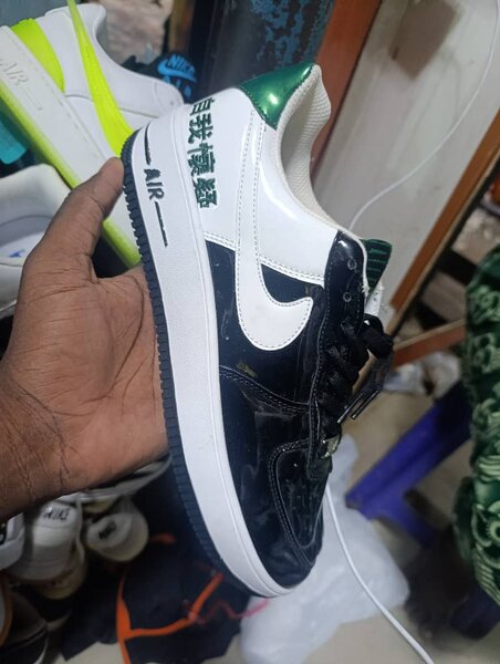 Baskets noires modernes NIKE