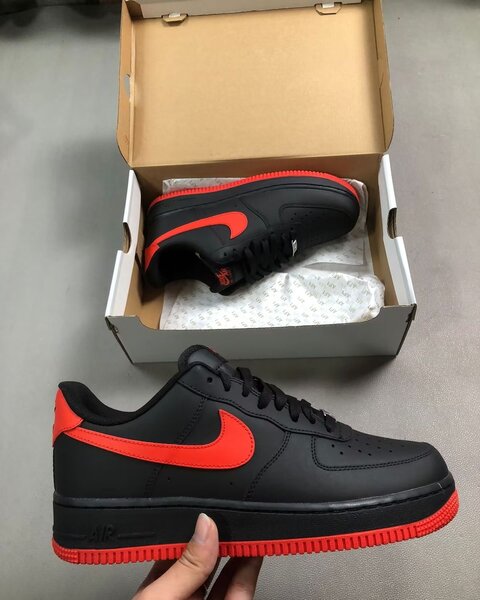 Chaussures Nike Air Force 1 noir/rouge