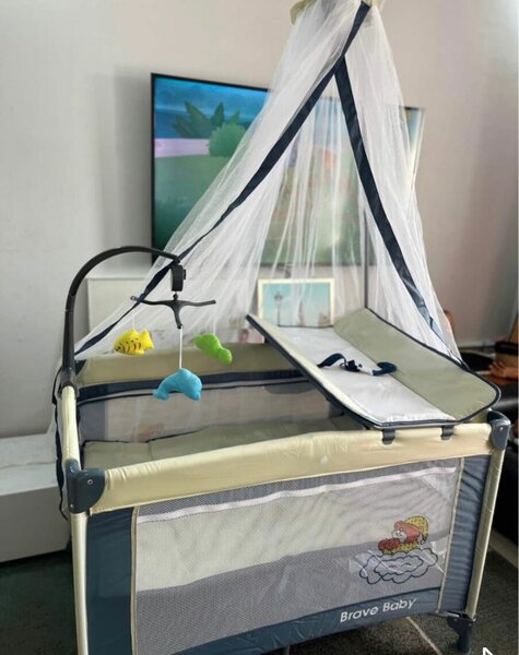 Lit parapluie Brave Baby avec matelas et mobile