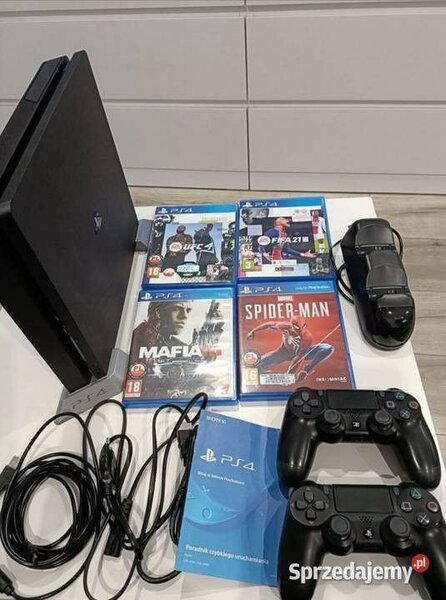 Console PlayStation 4 avec accessoires et jeux vidéo