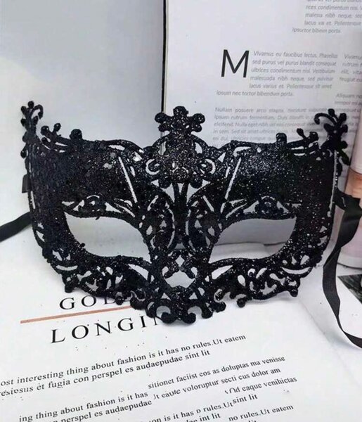 Masque de mascarade noir en métal