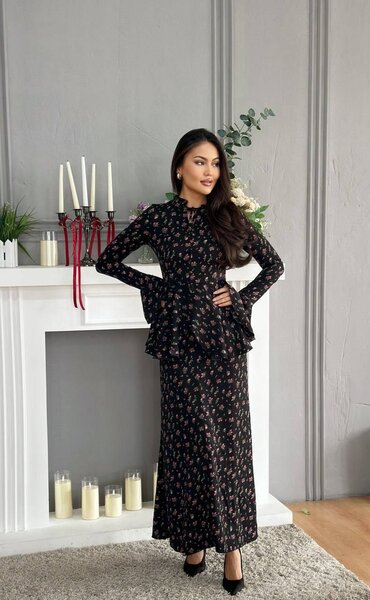 Платье с баской