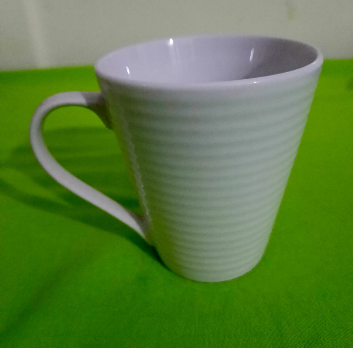 Tasse en céramique blanche