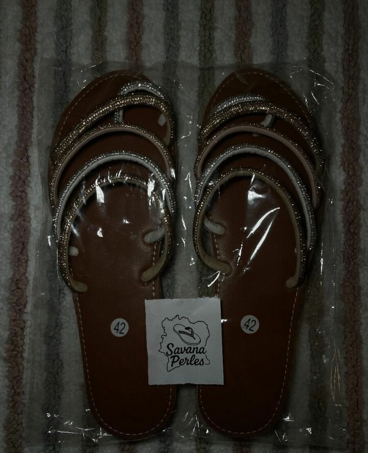 Sandales plates en cuir marron