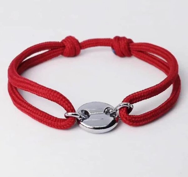 Bracelet corde rouge élégant