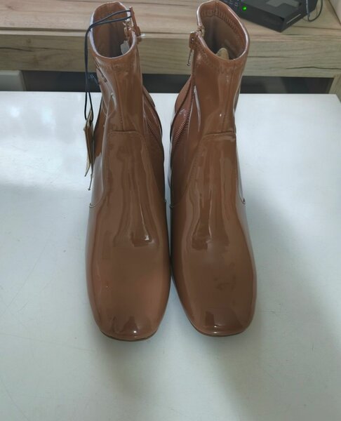 Bottines vernies élégantes