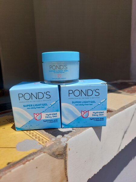 Pond's Super Light Gel