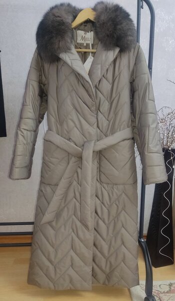 Лёгкий , стильный пуховик.